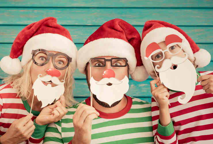 Familie im Weihnachtsoutfit – von Beraterin Christina Zehetner Entspannte und lustige Weihnachten mit Familie - im Blog von Beraterin Christina Zehetner